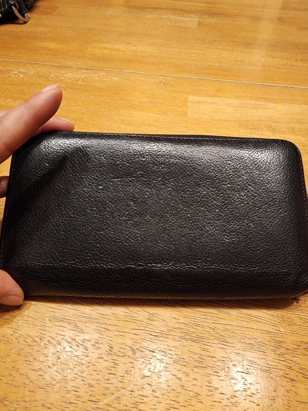 Louis Vuitton pebbled leather Zippy wallet